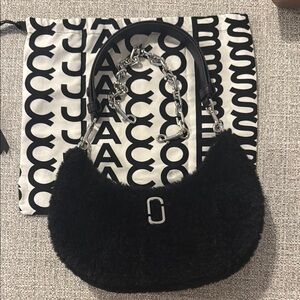 Marc Jacobs The Teddy Curve Shoulder Bag